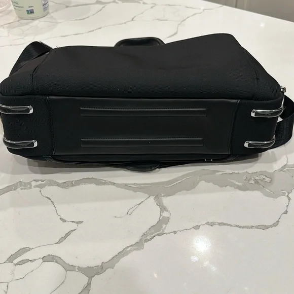 Excellent Condition Tumi Arrive Sawyer Black Brief Bag - Picture 6 of 6